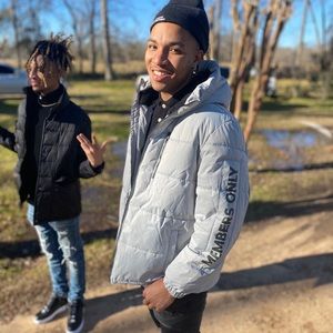 Meet your Posher, Emanuel